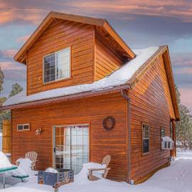 Cabin#2 Elk Hallow - Pet Friendly - Sleeps 6 - Playground & Game Room, hotel en Payson