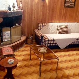 The log house in the village, hotel u gradu Pramanta
