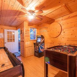 Cabin #3 Rainbow Trout - Pet Friendly- Sleeps 6 - Playground & Game Room，佩森的飯店