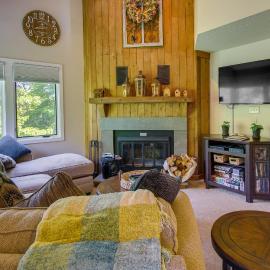 Wintergreen Resort Vacation Rental w/ Pool Access!, hotel en Mount Torry Furnace