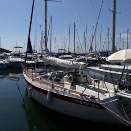Viesnīca Bateau a quai St Raphaël, 4 couchages , voilier Etap 28i pilsētā Senrafaela