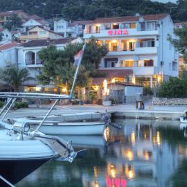 Gina Bed & Breakfast, hôtel à Tisno