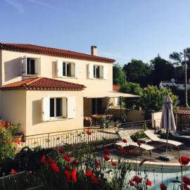 Villa Roquefortoise avec piscine, hôtel à Roquefort-les-Pins