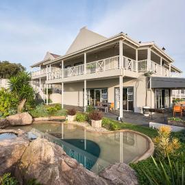 Sir Roys Guesthouse At The Sea, hotel in Port Elizabeth