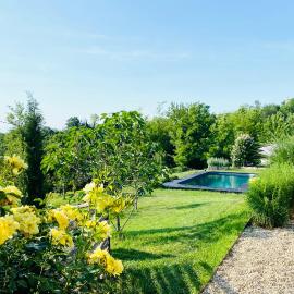 ROSTAGNI 1834 apt with pool in the Barolo region, viešbutis mieste Novelo