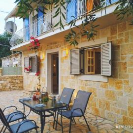 Spiro's cottage by Alegria apartments