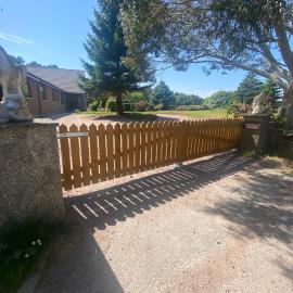 Drummond House - Pets welcome free, 3 acres of gardens, free parking