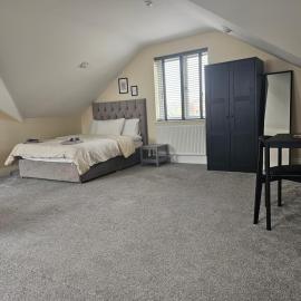 1 Bed Loft - Sleeps 2 - Parking - Wifi