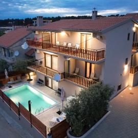 Pool Apartments Julia: Zadar şehrinde bir otel