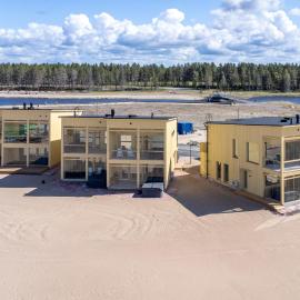 Seaview Villa Resort Incl WiFi, AC, Terrace, hotel in Kalajoki