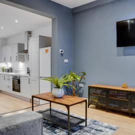 Birkenhead - 2 bedroom house, hotel v destinaci Birkenhead