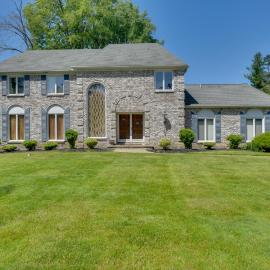 Spacious Buffalo Brick Home w/ Backyard!، فندق في بوفالو