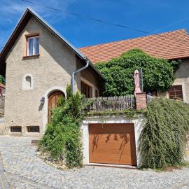 Amazing 5 bedroom house KRUMLOV 82 - 4 min walk to main square, hotel in Český Krumlov
