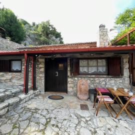 Agoriani Art Studio - Sweet little cottage: Lílaia şehrinde bir otel