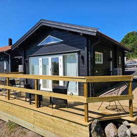 Attefallshus Nära Havet Norranäs、ヴァールベリのホテル