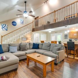 Cozy Tennessee Lake House w/ Grill & Fire Pit!, hotel in Frogue