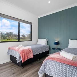 Glenowrie Cottage - 1 King 2 Singles - Farm Stay, hotel em Millthorpe