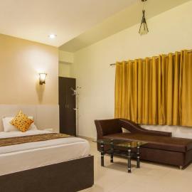 Hotel Metropolitan Near Sindhi Camp