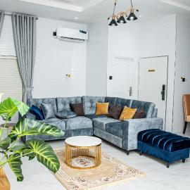 NIFEWAT APARTMENT,Rennes suite 2bedroom apartment with gym,pool, WiFi,Netflix,bar and sitting out area