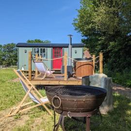 Kenny’s Hut, hotel in Cowfold