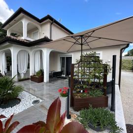 Villa Zonta Apartment Maremi with private jacuzzi, hotel a Buje