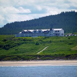 Cullen Bay Hotel، فندق في كولين