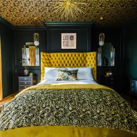 Exceptional 4 Bed House in The Windsor Tapestries by Casa by Grace - Sleeps 7-9, Private Hot Tub Hire, Free Parking, Dog Friendly, Legoland, Windsor Castle, hotell sihtkohas Windsor