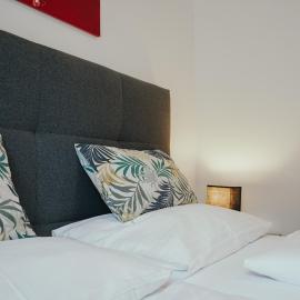 Pension Steinbichler - Apartments und Zimmer Check in 24-7, hotel in Graz