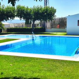 Vistaverde - Casa Adosada de 3 habitaciones con Piscina y Pista de Padel en la Vía Verde, hotel en Luque