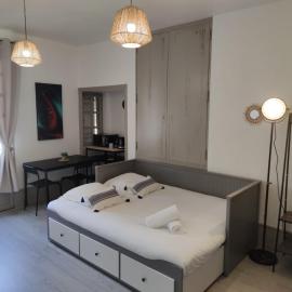 *LES STUDIOS L'AMANDINE*, hotelli kohteessa Périgueux