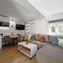 Olea Luxury Apartment، فندق في Nótos