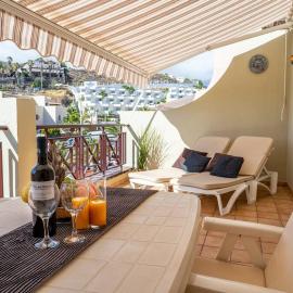 Dinastia Los Cristianos, hotel u gradu 'Arona'
