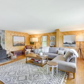 Gorgeous Sunday River Cabin w/ Saltwater Hot Tub!, hotell sihtkohas Newry