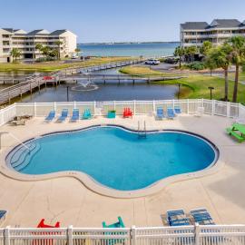 Bayfront Pensacola Beach Condo w/ Pool & Elevator, hotel in Pensacola Beach