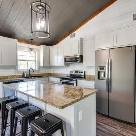 Pet-Friendly Texas Home w/ Furnished Patio & Grill、Grafordのホテル