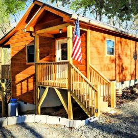 New Serene, Fun & Comfy Cabin- Covered Deck, Grill, Arcade, готель у місті Мерфі