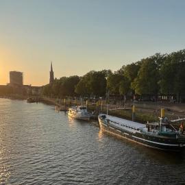 Küstenmotorschiff Aventura, hotel a Brema