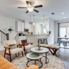 2022 quiet relaxing and secure town house near Atlanta, hotel a Redan