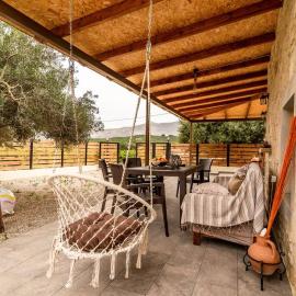Relaxing StoneHouse Kamara with Jacuzzi