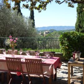 Apartment Fragonard with heated pool and large private terrace, hotell i Châteauneuf