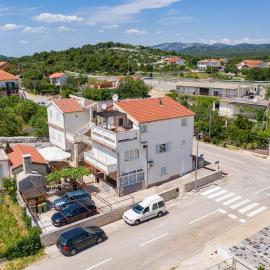 Apartments with parking space Pirovac, Sibenik - 21008