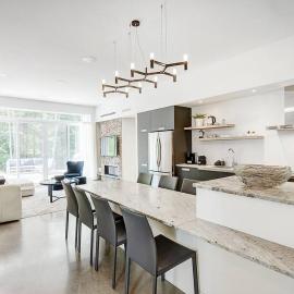 Tremblant Oasis: Luxury, Nature, Hot Tub, Views!, Hotel in La Conception