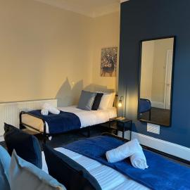 Howe - Newly refurbished 2 bedroom flat Free Parking