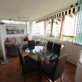Stylish, Spacious apartment with sea view, hotel u gradu Marbelja