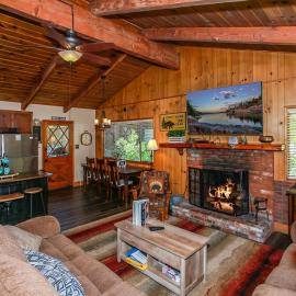 Little Big Pine - Perfect, stylish cabin near the lake with a great deck