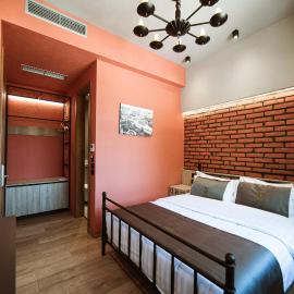 Hotel Taverna Devolli, отель в городе Stalin