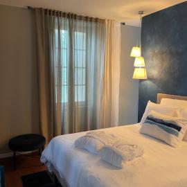 Le Clos Des Buis Gîte de Charme AZUL, hotelli kohteessa Cazals