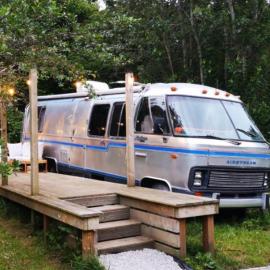 Glamping 1970 American Airstream motorhome, hotel v destinácii Ponsanooth
