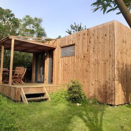 Studio en bois à 20mn du Puy du Fou avec grand jardin, hotel in Saint-Mesmin