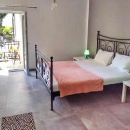 Minimalistic Oasis by the Sea in Stanici